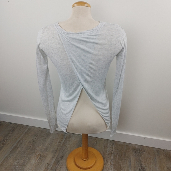 WILFRED ARITZIA | Long Sleeve Gray Open Back Top - Picture 2 of 7